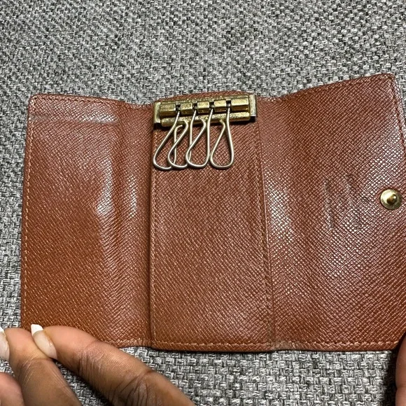 Authentic Louis Vuitton Monogram key holder - Picture 8 of 8